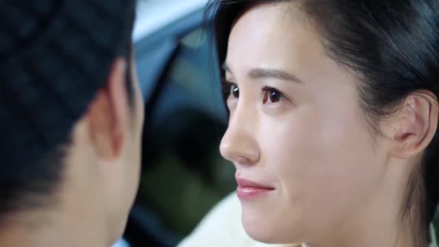 原来你还在这:程铮解决完桃花一身轻,受伤孟雪酒吧喝酒诉苦