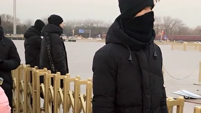 天安门广场上这些黑衣人感觉个个都是高手很有气势