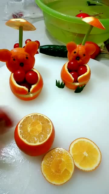 超级可爱的雕刻艺术,用橙子皮就能雕刻出可爱的小熊,太厉害了!