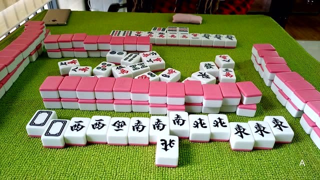 真人麻将:玩家绝章东南西北风,差点胡把大四喜,到底哪里出错了?
