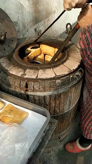 地方特色小吃,我们这里管它叫缸贴子,你们呢?