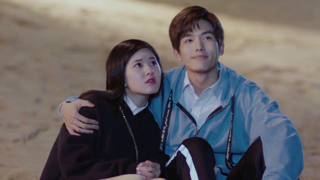 赵露思王以纶最浪漫的事情人节甜蜜空投