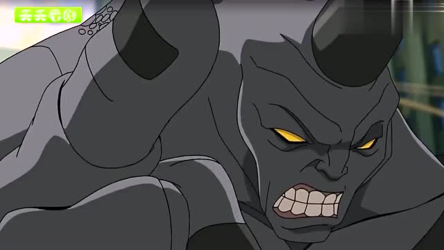 绿巨人大战犀牛人,俩个大块头的对决让一旁的蜘蛛侠很无奈