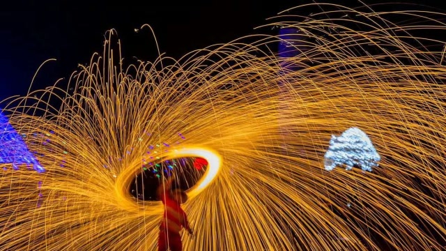 传承2000多年的烟花华夏不一样的打铁花震撼了世界