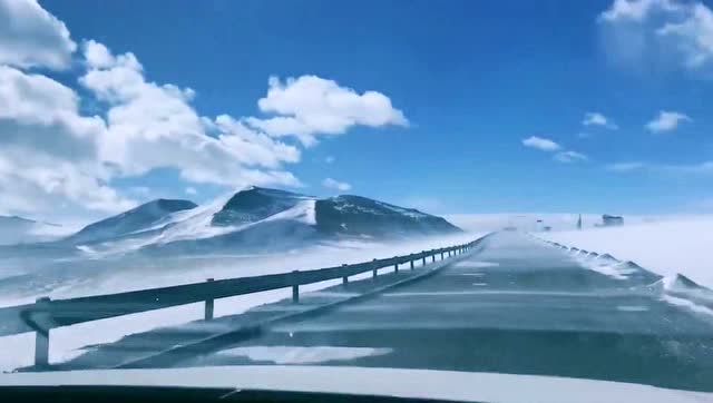冬天的唐古拉山,就是这么霸气,简直就像行走在仙境中一样!