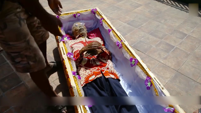 揭秘印尼净尸节,把尸体挖出精心打扮,看完整个人都不好了