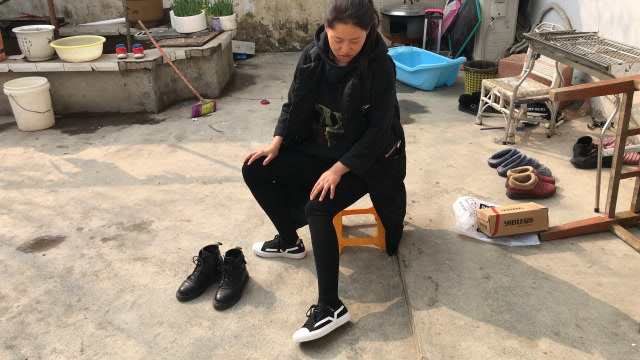 农村媳妇花39元买了一双鞋子,为啥这么便宜?你觉得好看吗