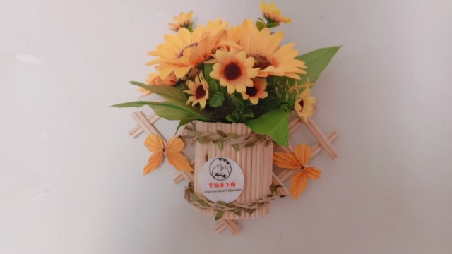 diy工艺品用筷子制作墙上一景壁挂花瓶,告别大白墙,好有创意!