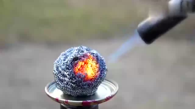 用火焰枪喷射钢丝球会发生什么