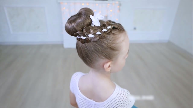 萌趣的小公主盘发,简单实用,轻松的让女儿更可爱