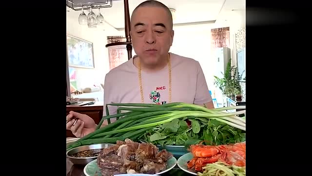 东北大哥又包了几个矿,这顿饭太土豪了,有钱就是财大气粗!