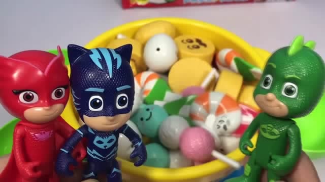 《丁丁鸡爱玩具》睡衣小英雄火锅大乐斗2,看谁从锅里夹的菜更多