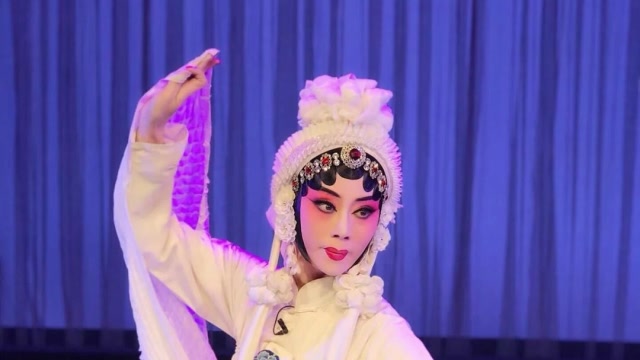 苏凤丽代表作锁麟囊经典唱段展现给观众柔美细腻的高雅艺术