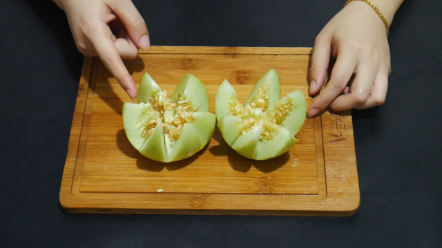 原来这才是香瓜的最新切法,用来招待客人超有面子,学到赚到