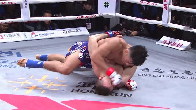 世界冠军张立鹏先被摔倒在地,惊险逃脱按住对手ko翻盘