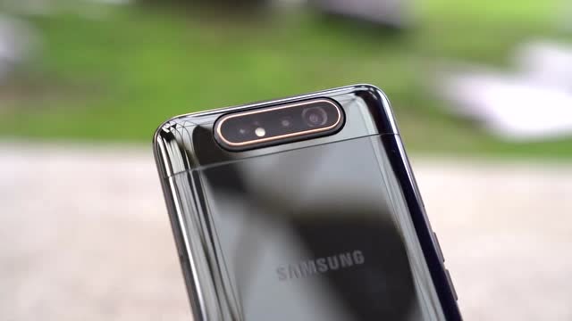 三星前后翻转摄像头手机:galaxy a80开箱评测