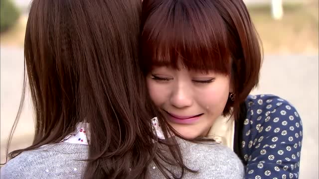 家和万事兴:晓君抱着大姐痛苦,她心里太委屈了