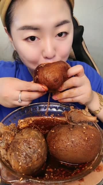 美食吃播:热门大羊脑