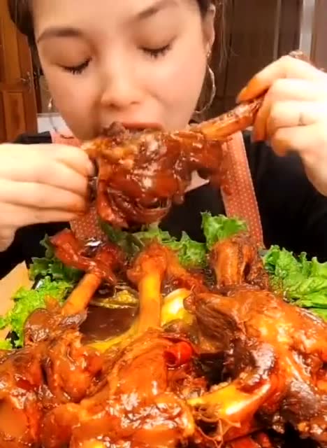 大胃王吃羊腿,大口大口吃肉看的真过瘾,看饿了!