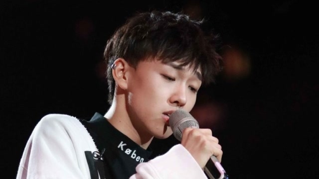 明日之子,叶禹含谈论田燚给她带来的变化,变得有温度了