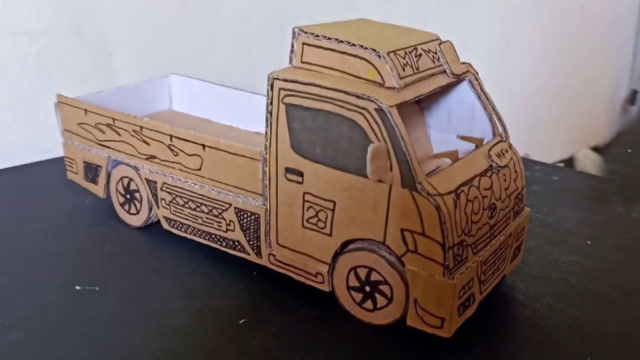 纸板玩具车教学,教你把做好的面包小货车,手工改造成酷炫新外观