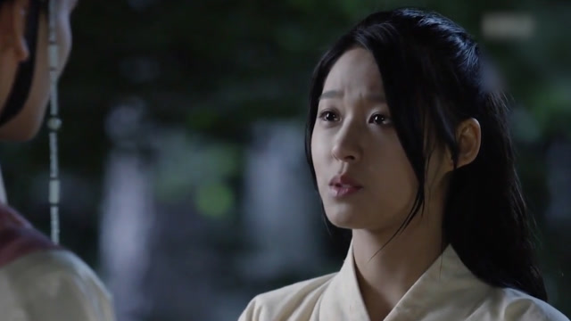 橘子果酱:白玛丽独自走在夜里,突然碰到了郑在民