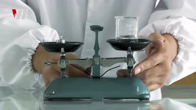 8.用天平测量固体和液体的质量