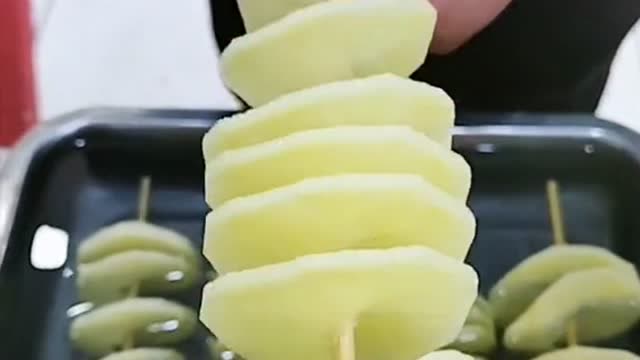 展示技术的时刻到了,大胆的尝试,最后成功做出了旋转土豆!