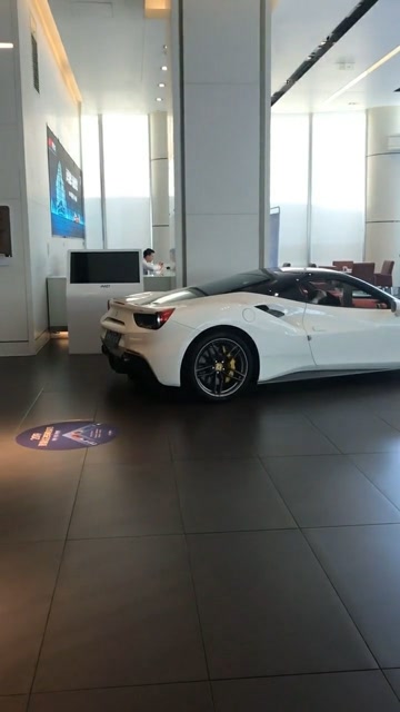 黑白配的法拉利 488,真好看!