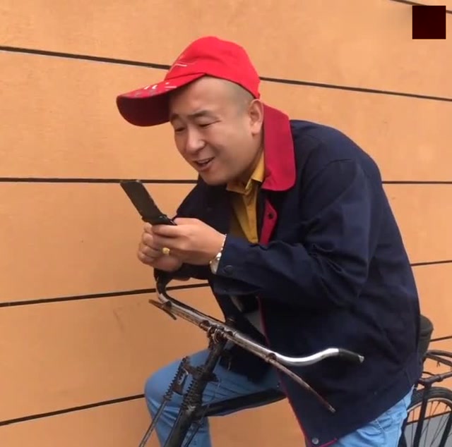 东北老爷们去个厕所都需要导航,这下可被导航给整急眼了,真逗!