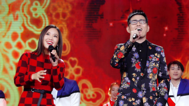 云朵石头演唱《雨花石》太震撼,二人互飙高音,简直是神仙合唱!