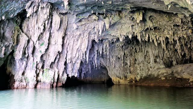东兰天宝山溶洞