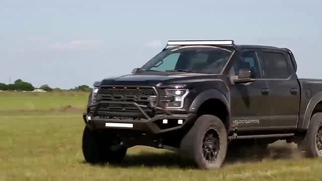 250万的2020款福特猛禽6x6高清实拍,到户外玩漂移简直不要太帅了