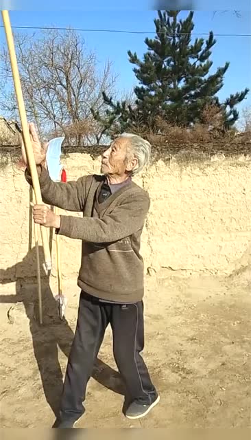 85岁老人展示古代功夫壳子棍好想拜师学艺啊