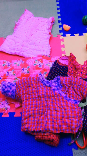 白天没时间趁孩子睡了把棉袄棉裤拆了看会电视