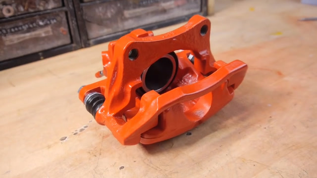 外国老师傅修复老旧宝马车制动钳,网友:修完你还敢用吗?