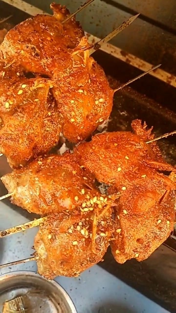 今天做的是烤鸡头,外酥里嫩的连骨头都可以吃