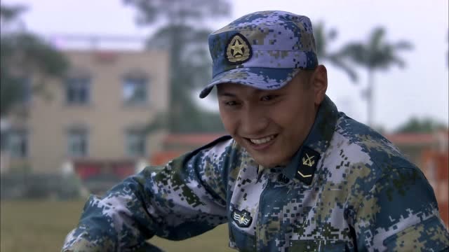 火蓝刀锋:巴郎羞涩告白乌云,乌云也喜欢巴郎,巴郎立马感觉到达人生