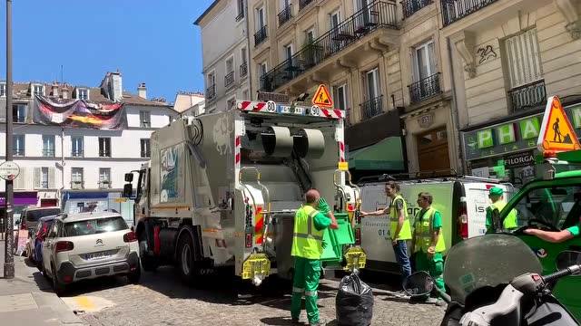 法国巴黎街道的垃圾车,真干净