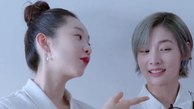 创3呆萌名场面!张艺凡教赵粤唱歌,全程你懂得你懂得,萌翻了