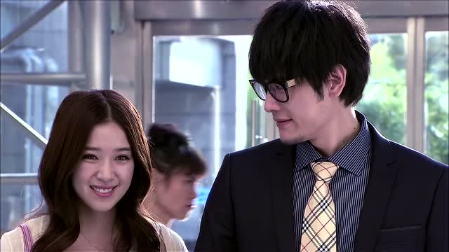 夏宇扬带叶琳上医院,不料旁人一句无意调侃,瞬间让他心情大好