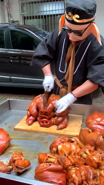 夭折了,猪八戒竟然在切砍自己的鼻子