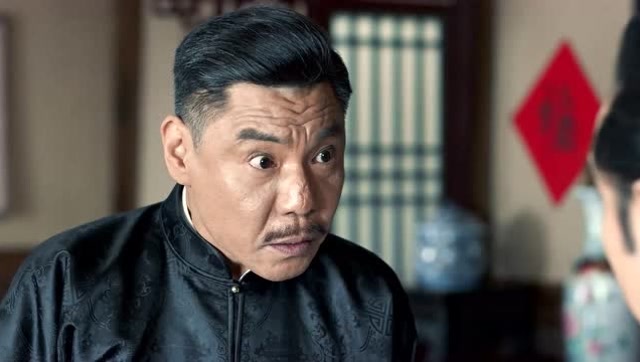 老酒馆那正红反复端详这幅画断定大高个是宫里的王爷