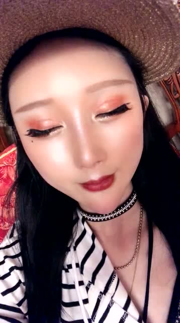 小姐姐痴迷整容,睁开眼的那一刻,活生生的一张假脸,真难看!