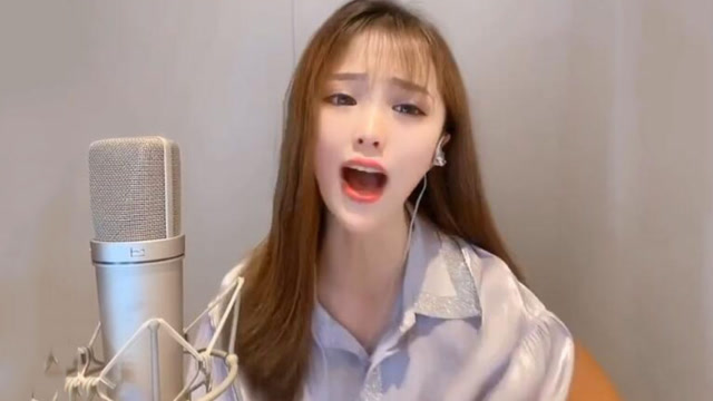 思思烟嗓翻唱《西海情歌》,比降央卓玛更"雌雄莫辨",听醉了