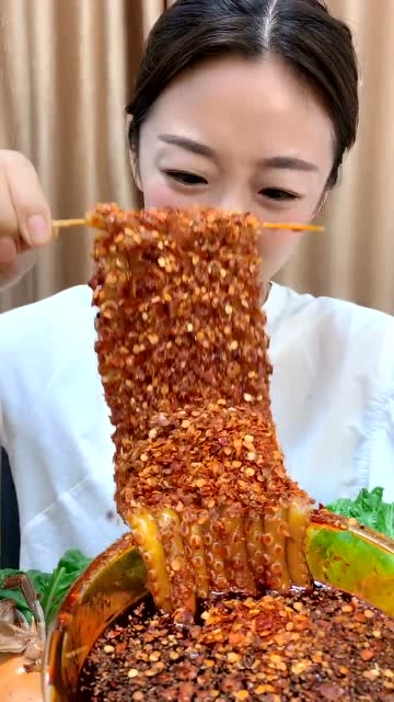有谁喜欢看我吃辣面条呀