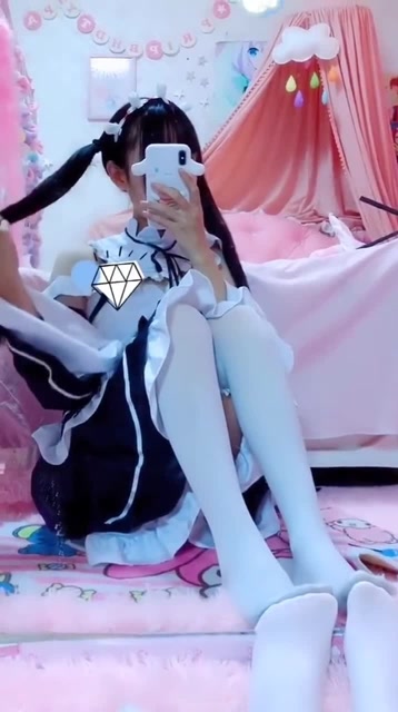 白丝女仆装萝莉自拍好看吗