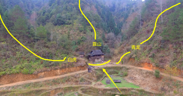 左青龙右白虎,两山夹一沟,这户人家才是上乘风水宝地