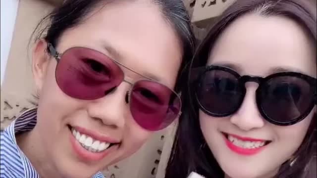 泰国网红导游水晶晶,没想到梅姐也被套路了,本以为是拍照却在拍视频