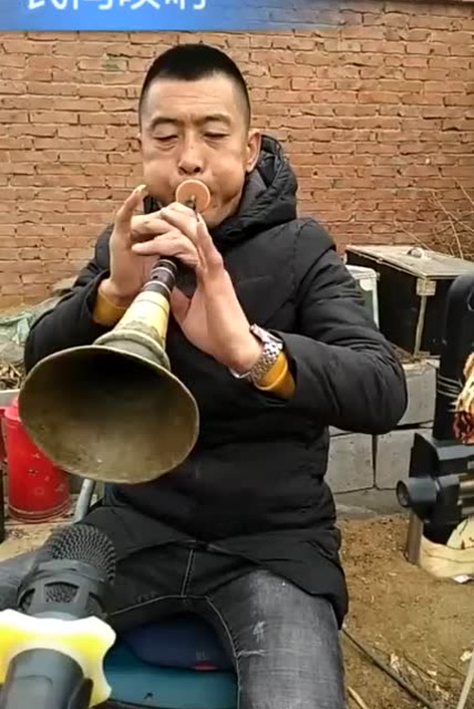 唢呐一吹就知道是高手,果然高手在民间啊,佩服!